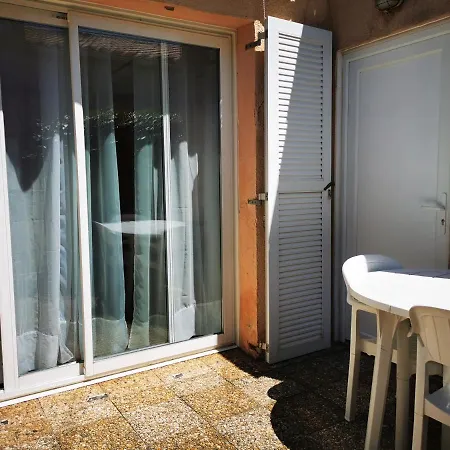 Maison De *